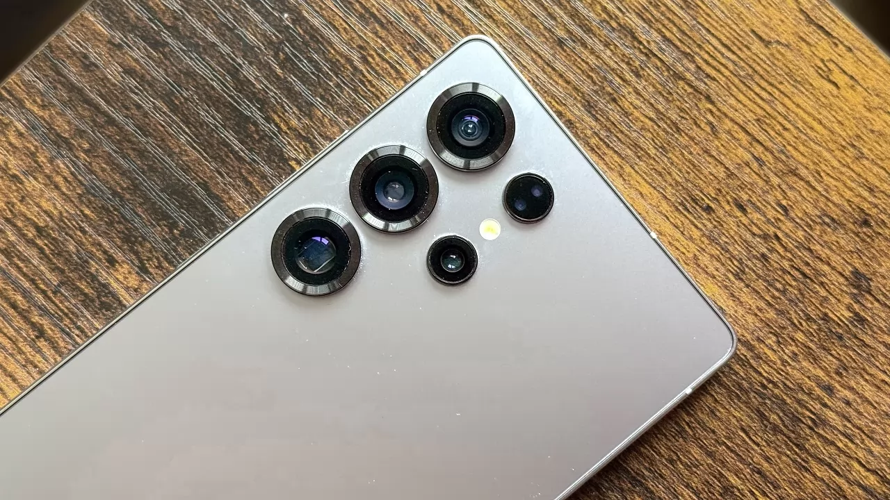 مفاجأة لعشاق سامسونج: تفاصيل كاميرا هاتف Galaxy S27 Ultra مخيبة للآمال