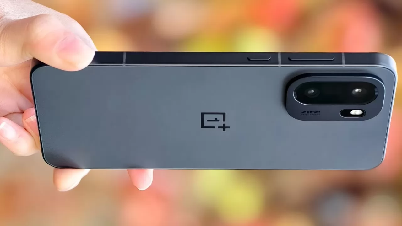 يؤكد OnePlus أن هاتف OnePlus Ace 6T يقوم بتشغيل الألعاب بمعدل 165 إطارًا في الثانية
