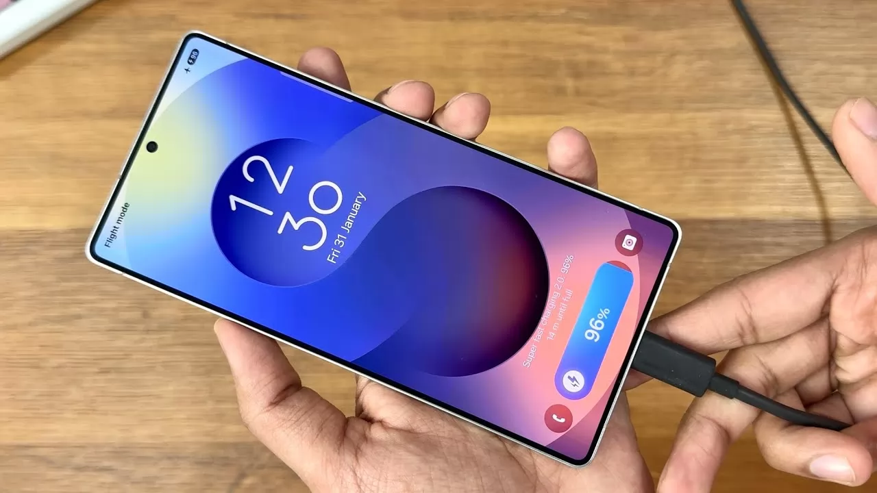 تقرير جديد: سامسونج تدرس استخدام شاشات BOE في هواتف Galaxy S القادمة