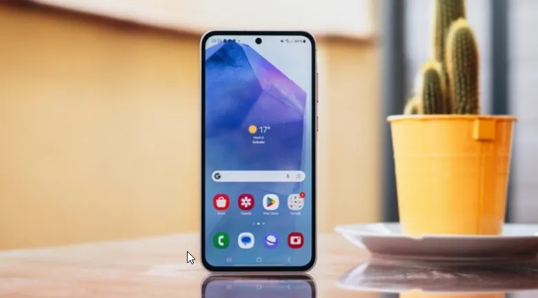 هاتف Samsung A-series يواجه مشكلة مفاجئة بعد تحديث One UI 8!