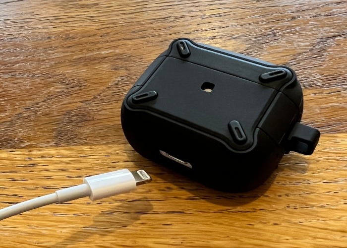 كيفية تحديث برنامج AirPods الثابت عبر جهاز ماك أو أيفون 65 فصل الطاقة في Airpods 1