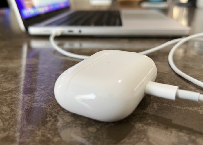 كيفية تحديث برنامج AirPods الثابت عبر جهاز ماك أو أيفون 75 Airpods شحن ماك