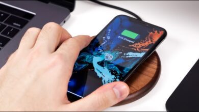 كيف تشحن هاتفك لاسلكيًا حتى لو كان لا يدعمه!