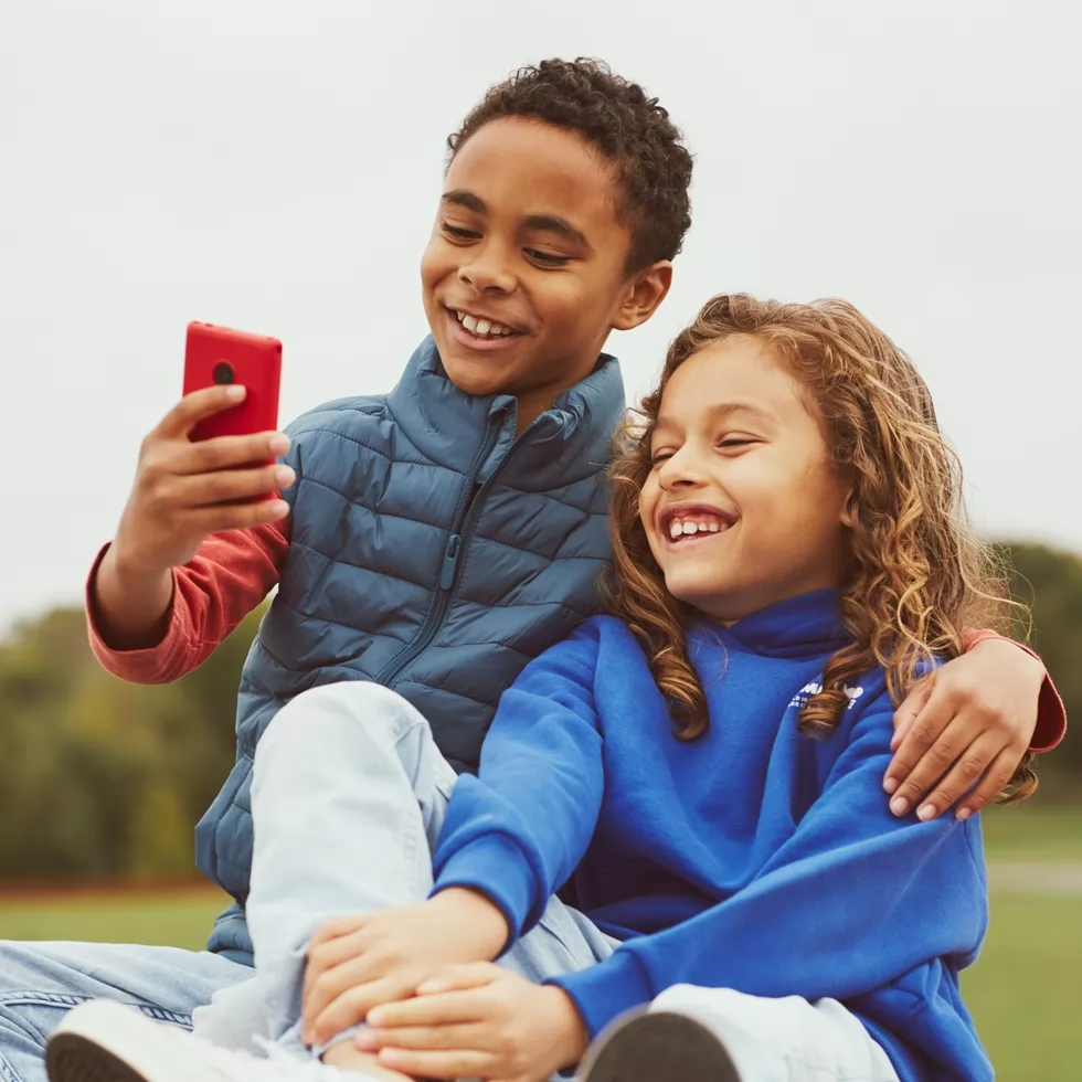 1764598944 614 xploraone hmd.webp- بدون وسائل التواصل الاجتماعي أو المتصفح: هاتف XploraOne من HMD لحماية أطفالك من الإنترنت