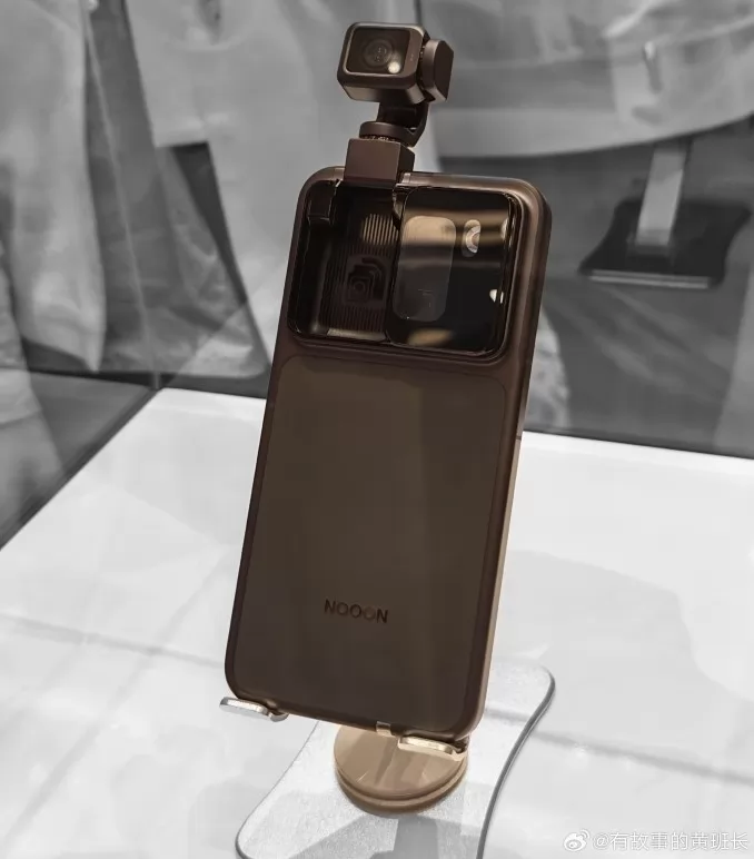 هاتف Honor Robot Phone الذكي في وضع الكاميرا هاتف Honor Robot Phone الذكي في وضع الكاميرا